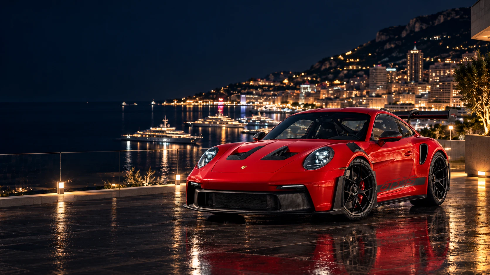 Porsche 911 GT3 RS rouge sur une terrasse surplombant Monaco de nuit